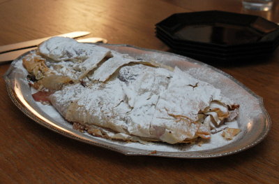 Zwetschgenstrudel